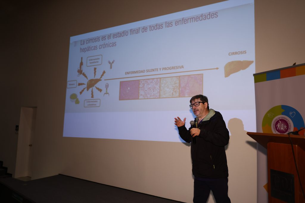 El pasado mes de junio, la Corafam Nacional, a través del Voluntariado Damas de Azul, organizó una charla de concientización sobre hígado graso, transmitida vía streaming para todas las unidades policiales del país